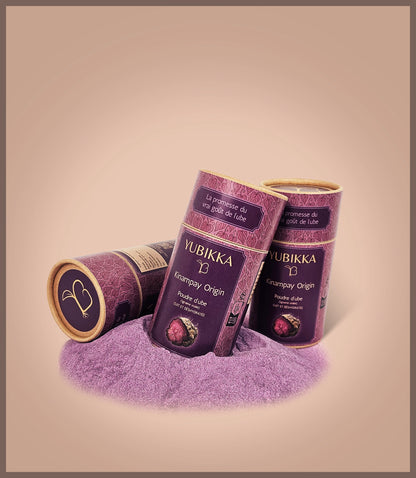 Poudre d'ube dans un tube en carton Yubikka sur de la poudre d'ube