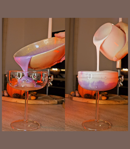 2 étapes pour un ube latte yubikka, versement d'une preparation dans un verre à pied